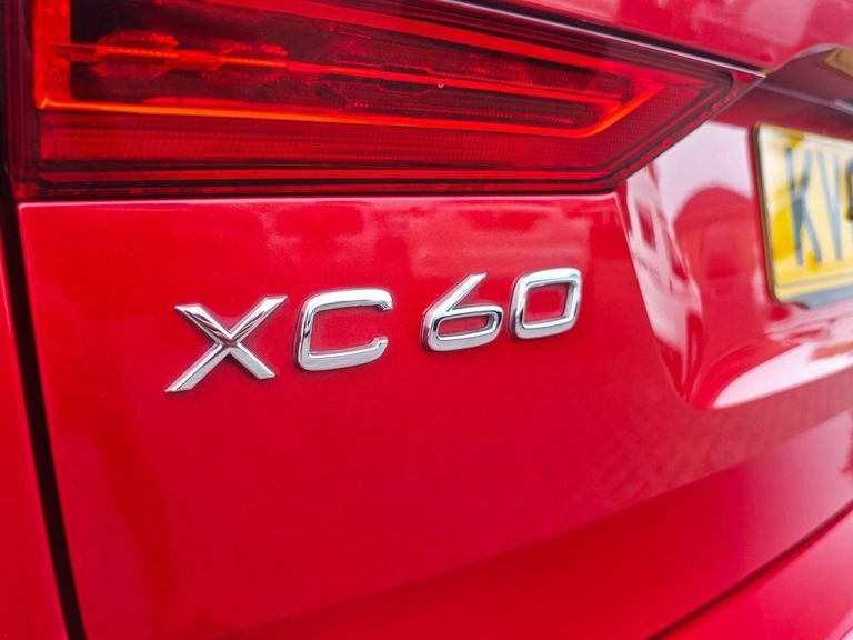 Volvo XC60 Xc60 Momentum D4 Awd Black #40