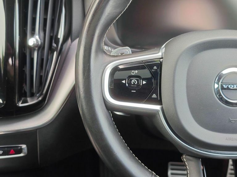 Volvo XC60 Xc60 Momentum D4 Awd Black #20