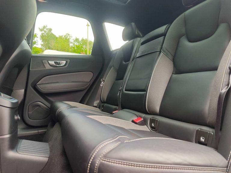 Volvo XC60 Xc60 Momentum D4 Awd Black #17