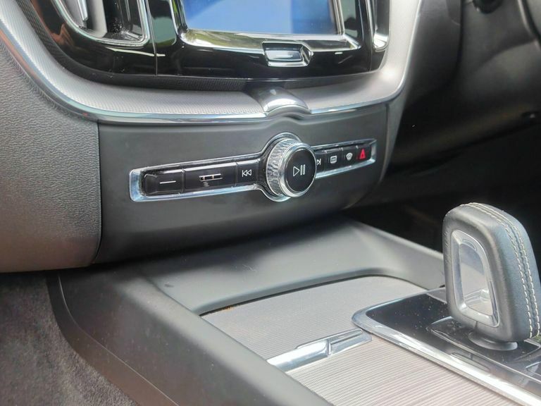 Volvo XC60 Xc60 Momentum D4 Awd Black #23