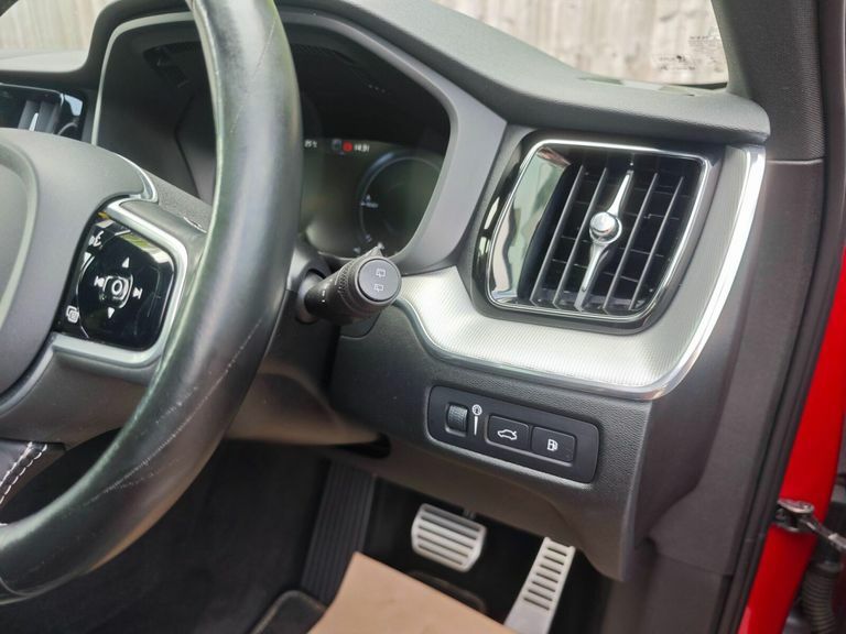 Volvo XC60 Xc60 Momentum D4 Awd Black #28