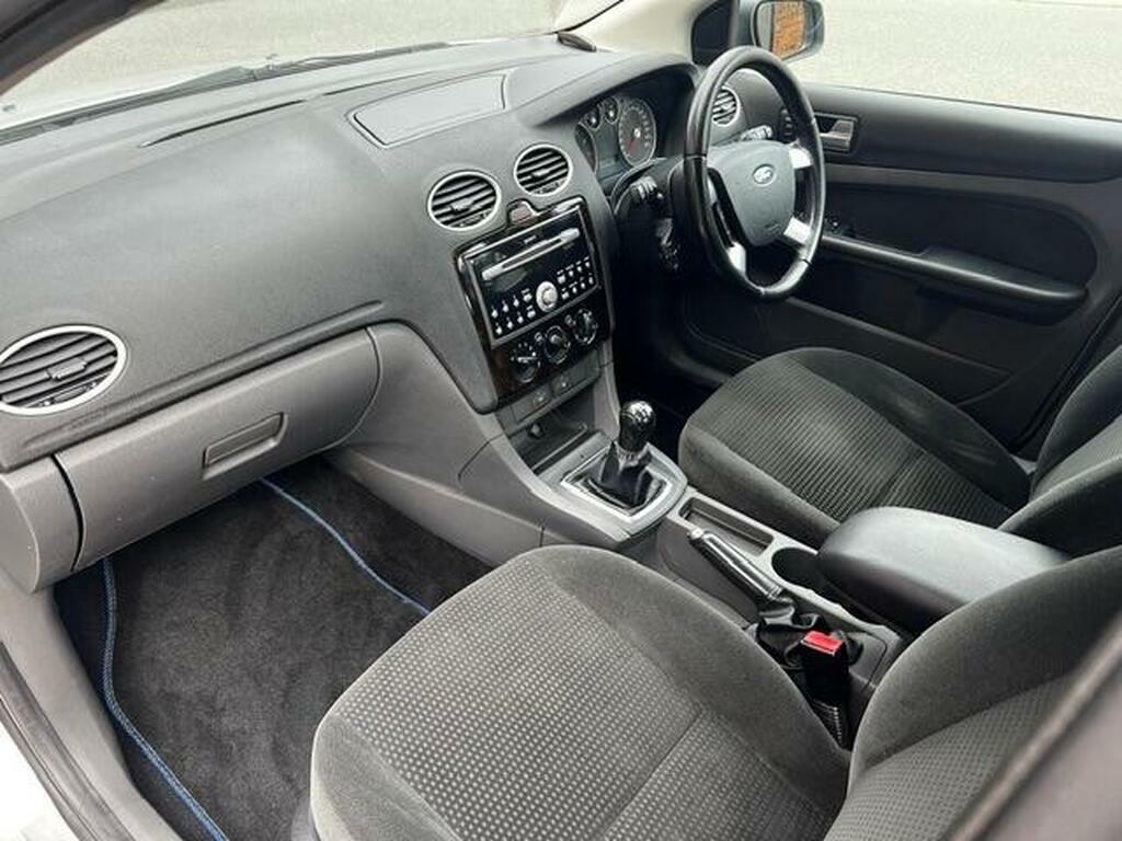 Ford Focus 1.6 Ghia Silver #6