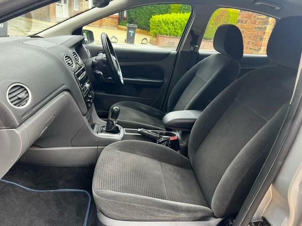 Ford Focus 1.6 Ghia Silver #5