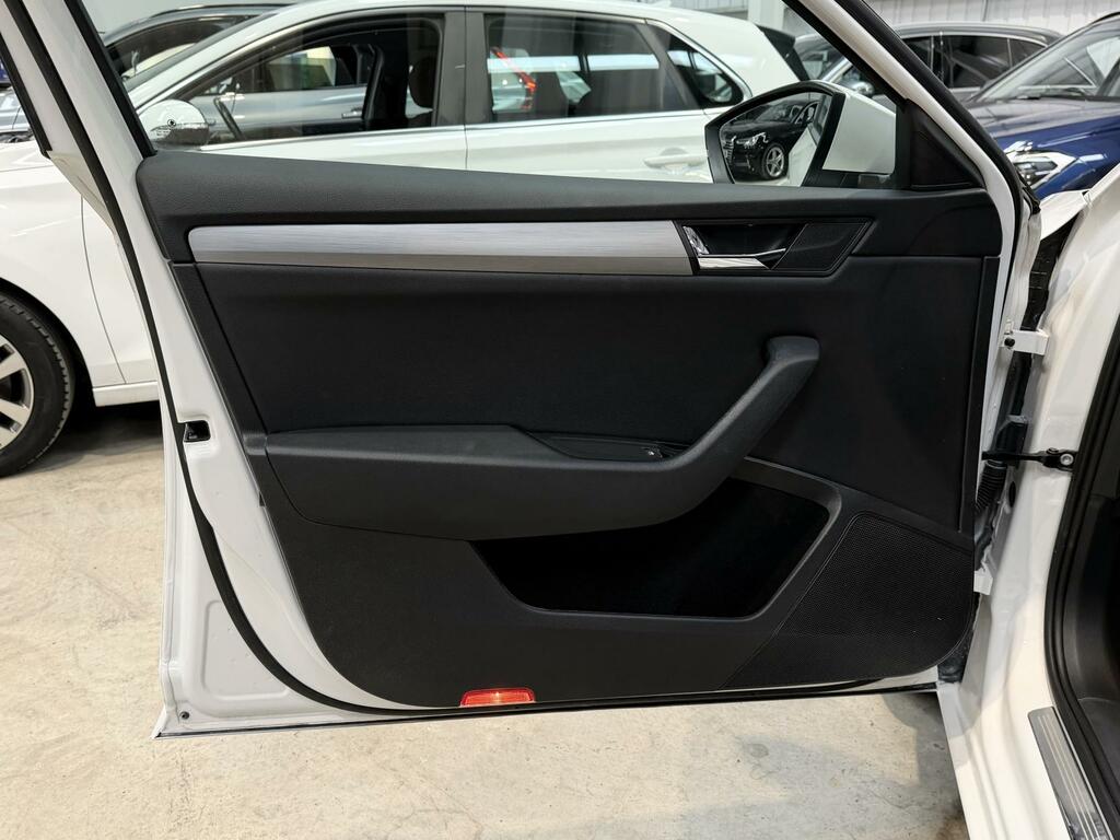 Skoda Superb Se Technology White #35