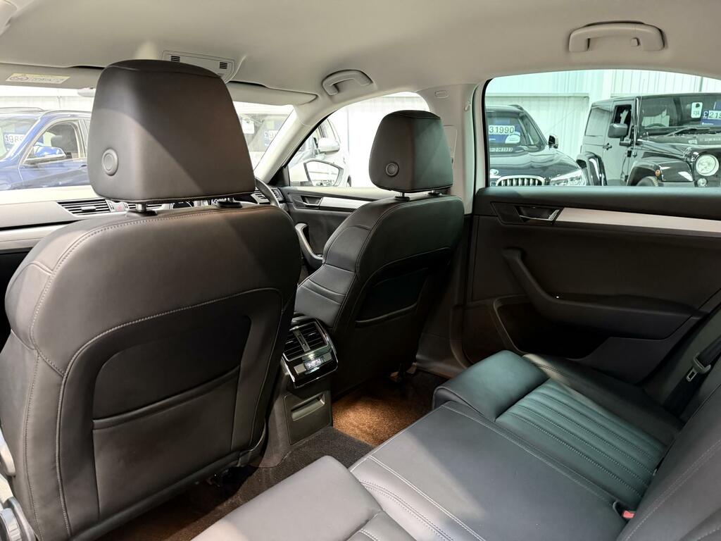 Skoda Superb Se Technology White #33