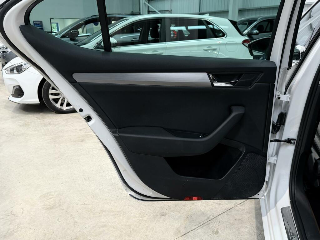 Skoda Superb Se Technology White #31