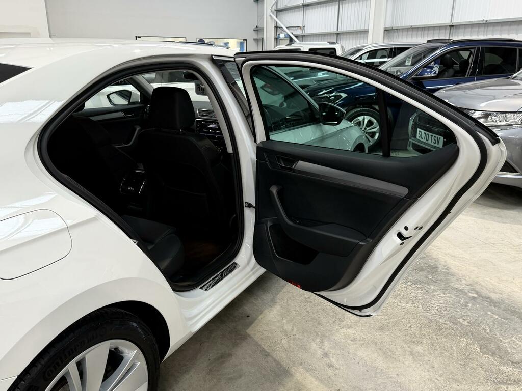 Skoda Superb Se Technology White #26