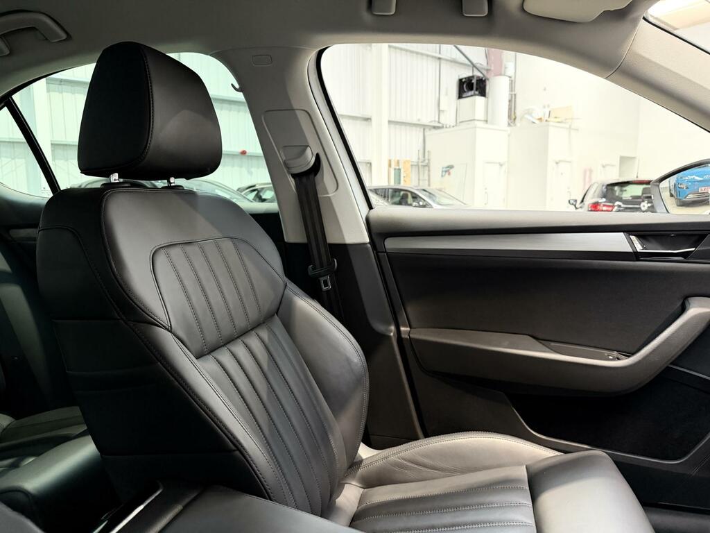 Skoda Superb Se Technology White #25