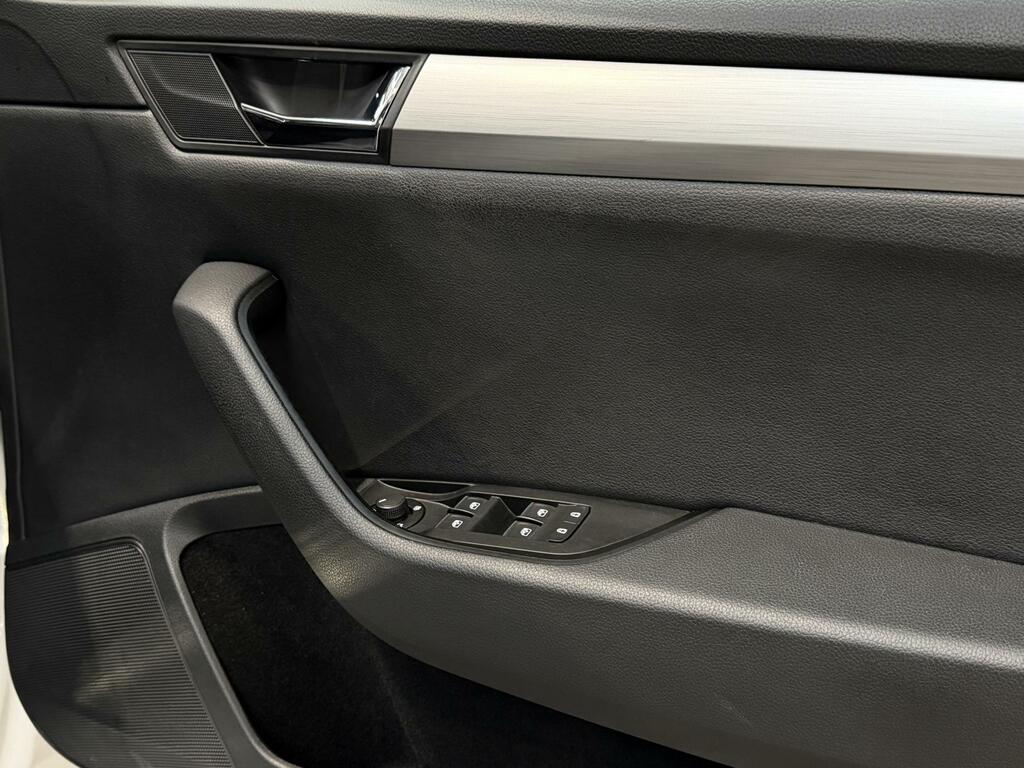 Skoda Superb Se Technology White #10