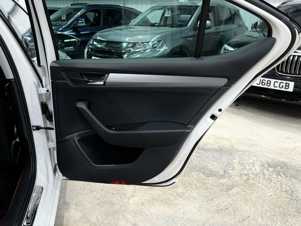 Skoda Superb Se Technology White #27