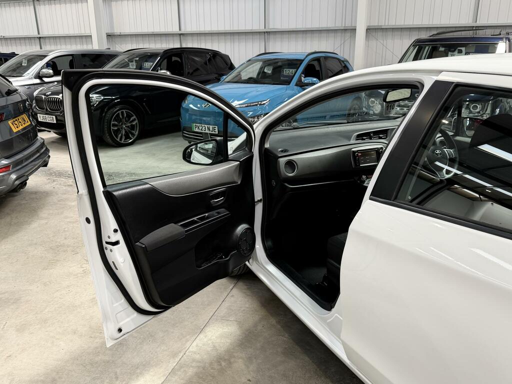 Toyota Yaris Hatchback White #33