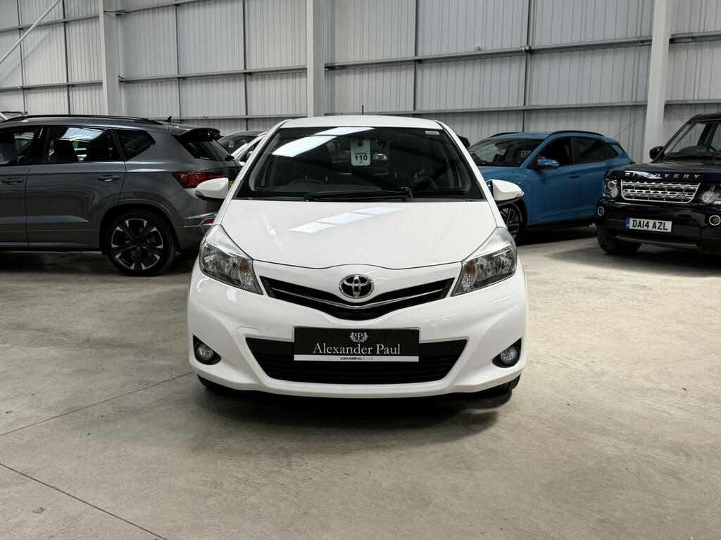 Toyota Yaris Icon Plus White #2