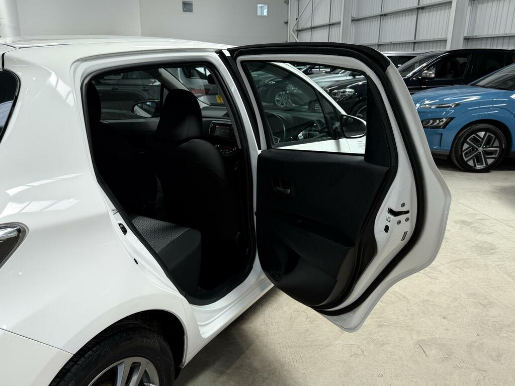 Toyota Yaris Hatchback White #25