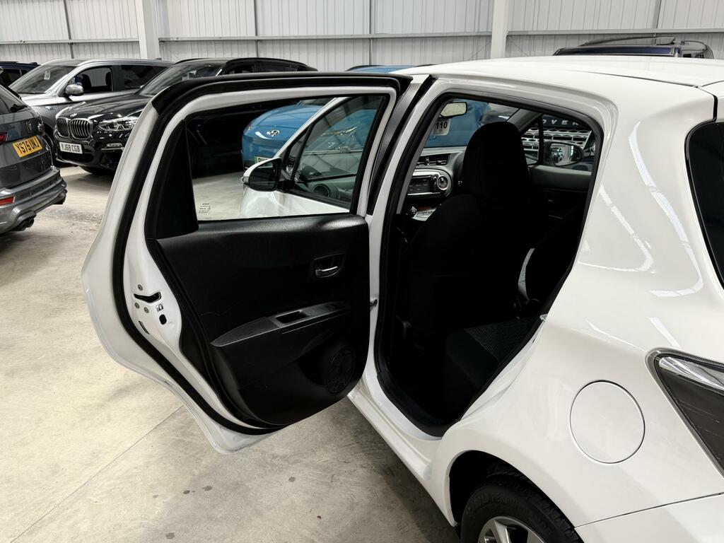 Toyota Yaris Hatchback White #29