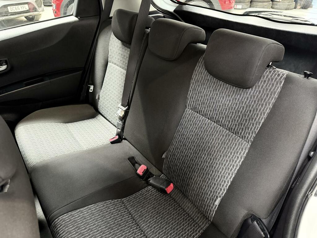 Toyota Yaris Hatchback White #31