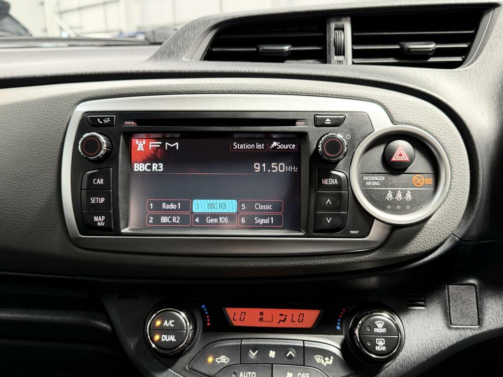 Toyota Yaris Hatchback White #20
