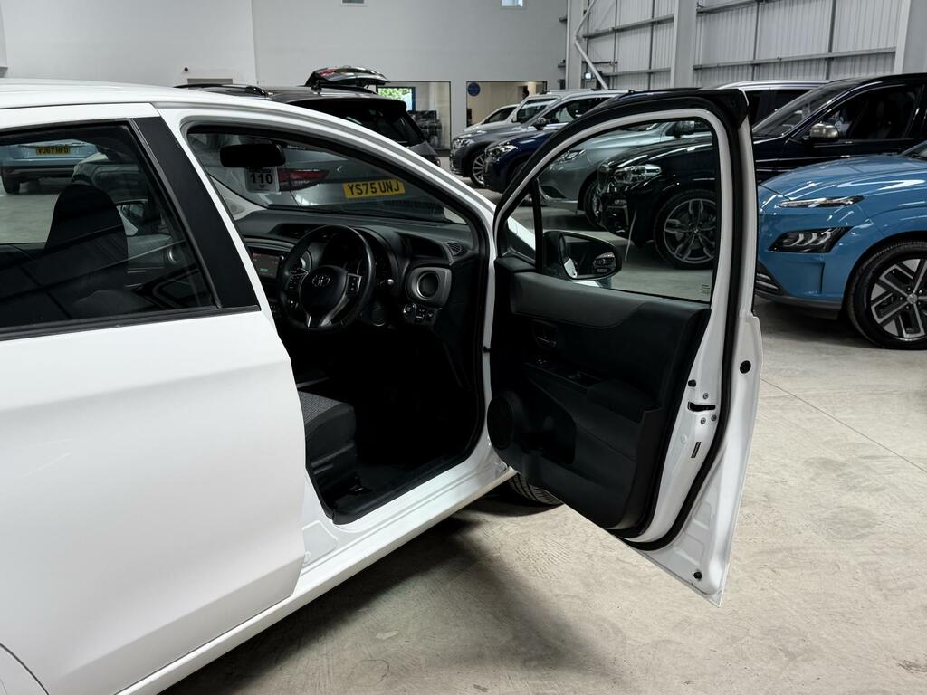 Toyota Yaris Hatchback White #8