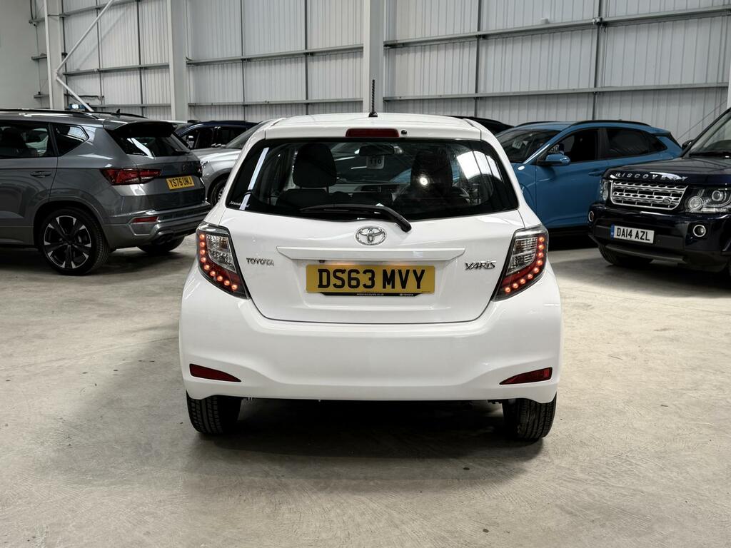Toyota Yaris Icon Plus White #6