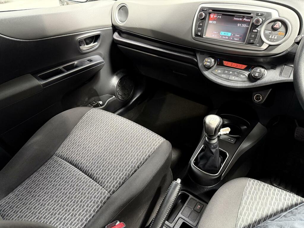 Toyota Yaris Hatchback White #18