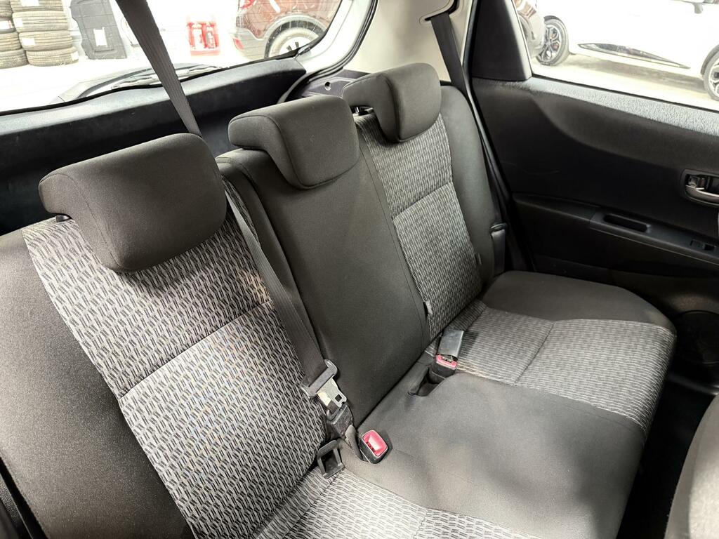 Toyota Yaris Hatchback White #27