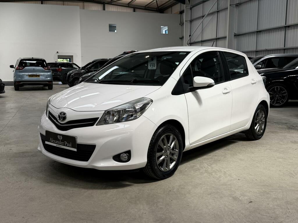 Toyota Yaris Icon Plus White #3