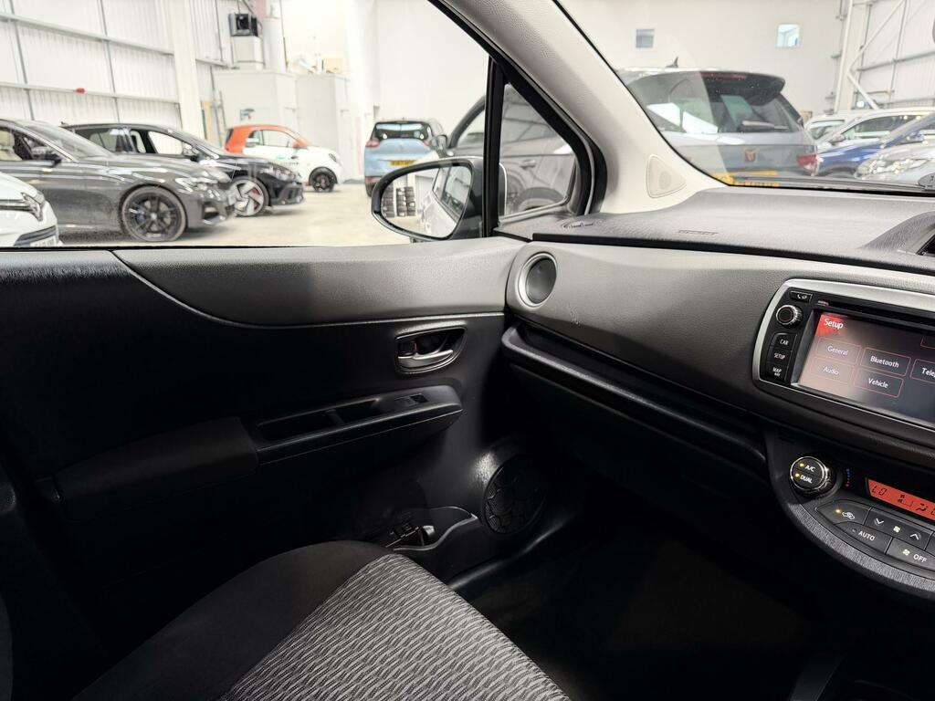 Toyota Yaris Hatchback White #24
