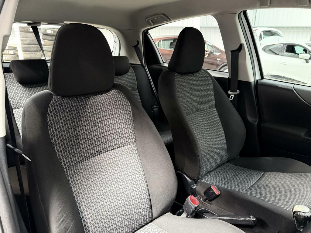 Toyota Yaris Hatchback White #10