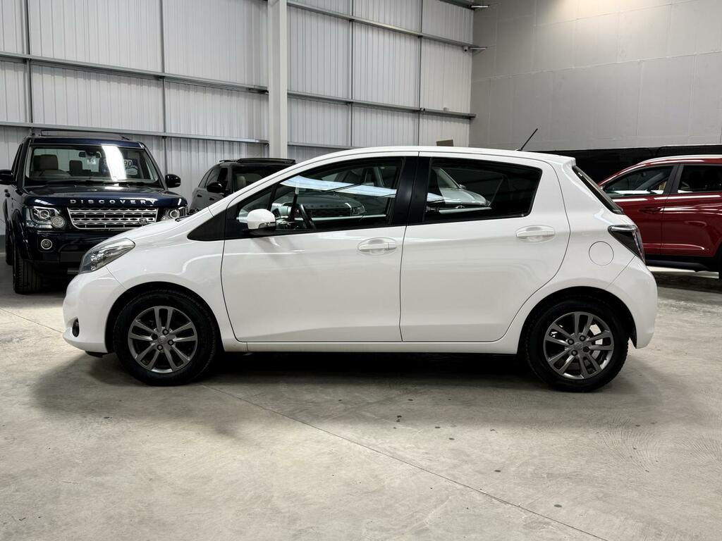 Toyota Yaris Icon Plus White #4