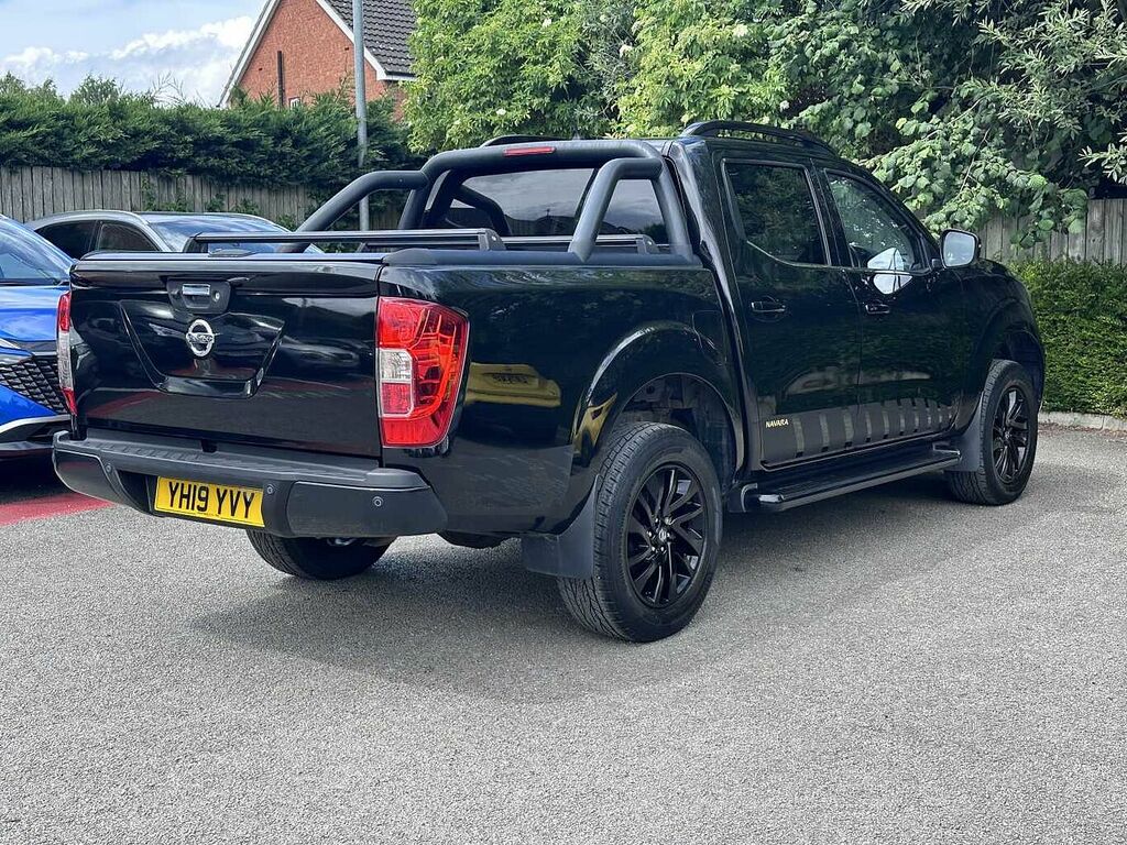 Nissan Navara Pickup White #7