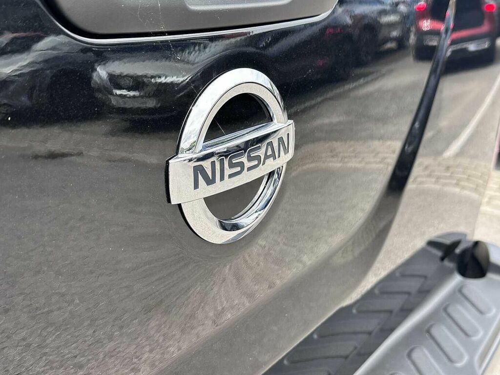 Nissan Navara Pickup White #15