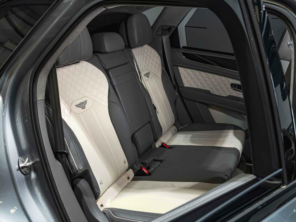 Bentley Bentayga Azure V8  #33