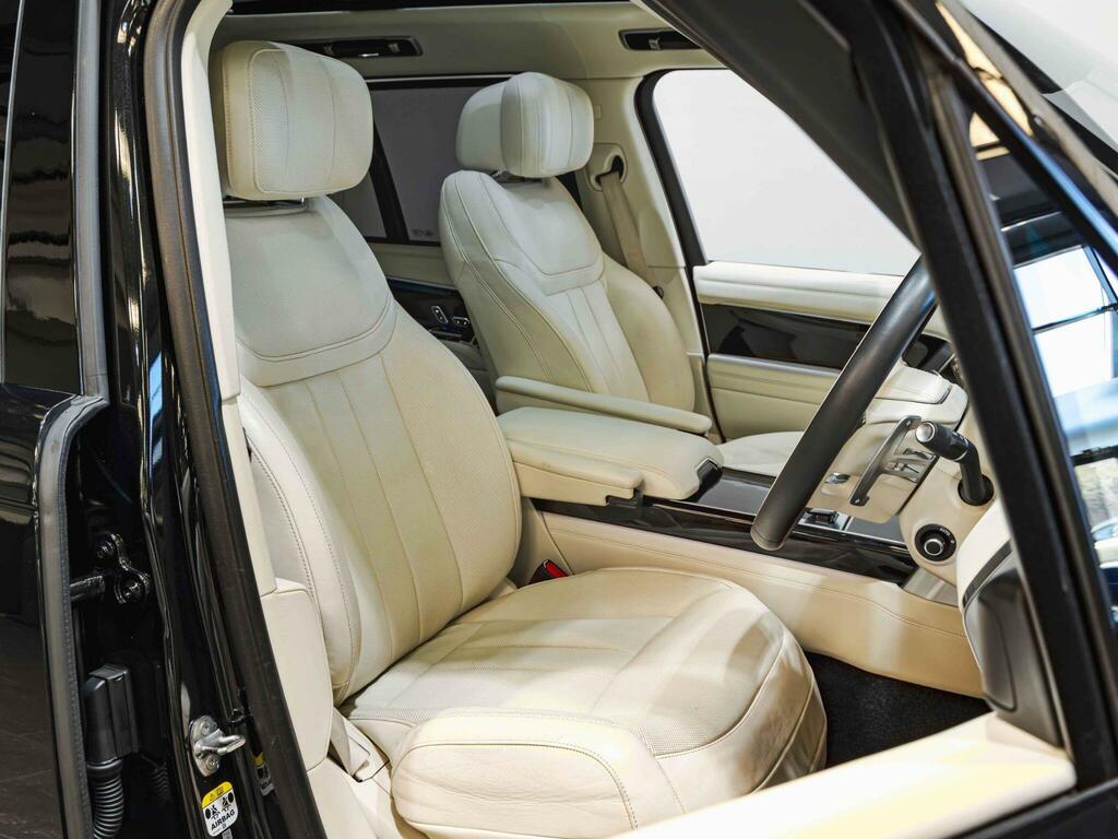 Land Rover Range Rover 3.0 P400 Se Black #2
