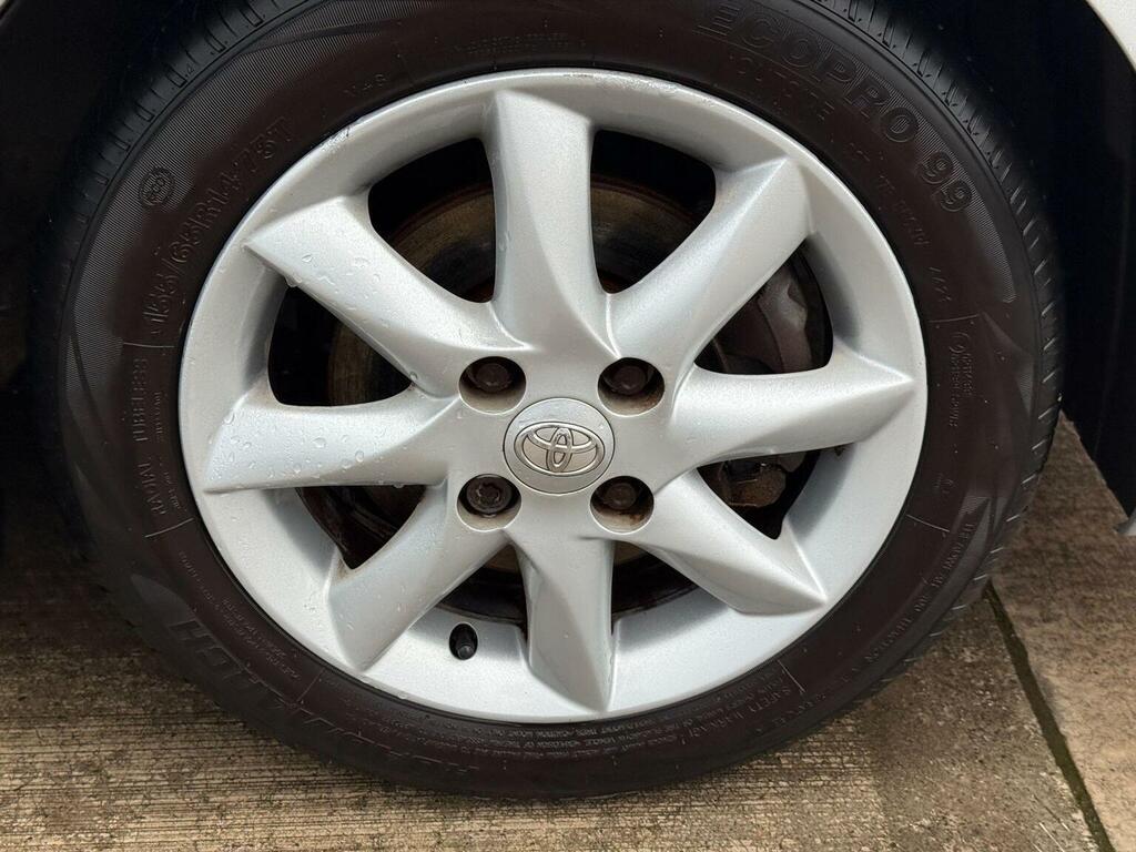 Toyota Aygo Hatchback Silver #18