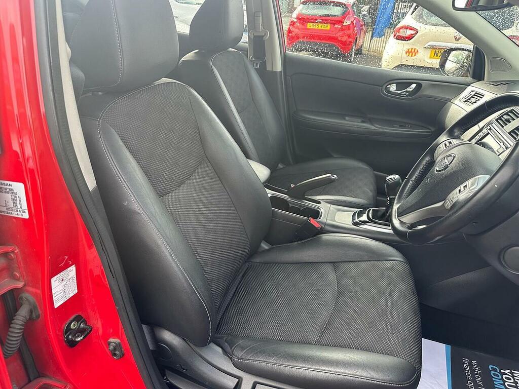 Nissan Pulsar Hatchback Black #17