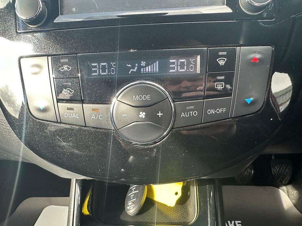 Nissan Pulsar Hatchback Black #23