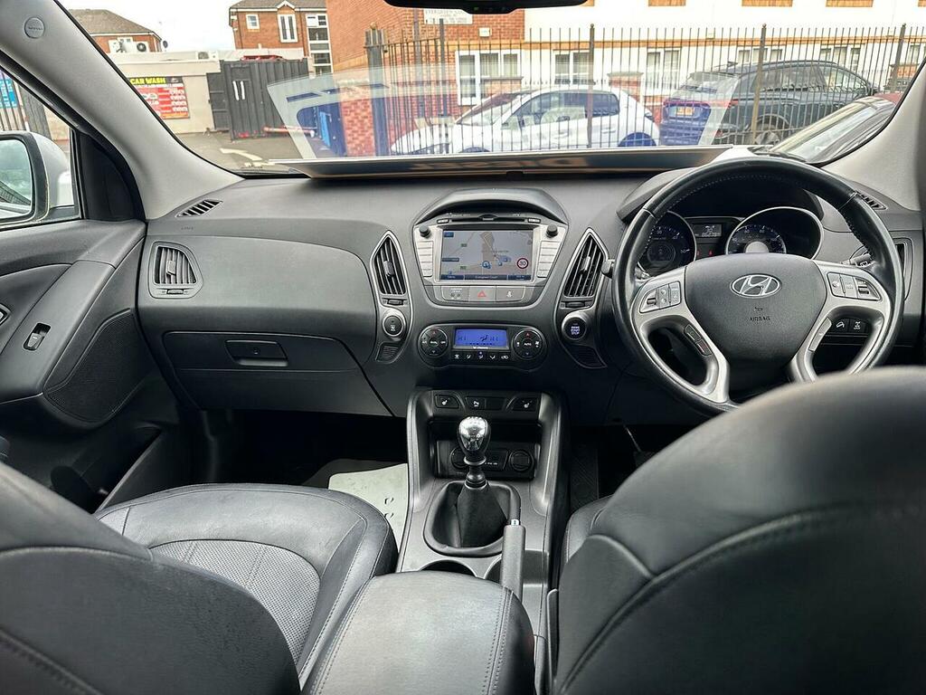 Hyundai Ix35 S White #16