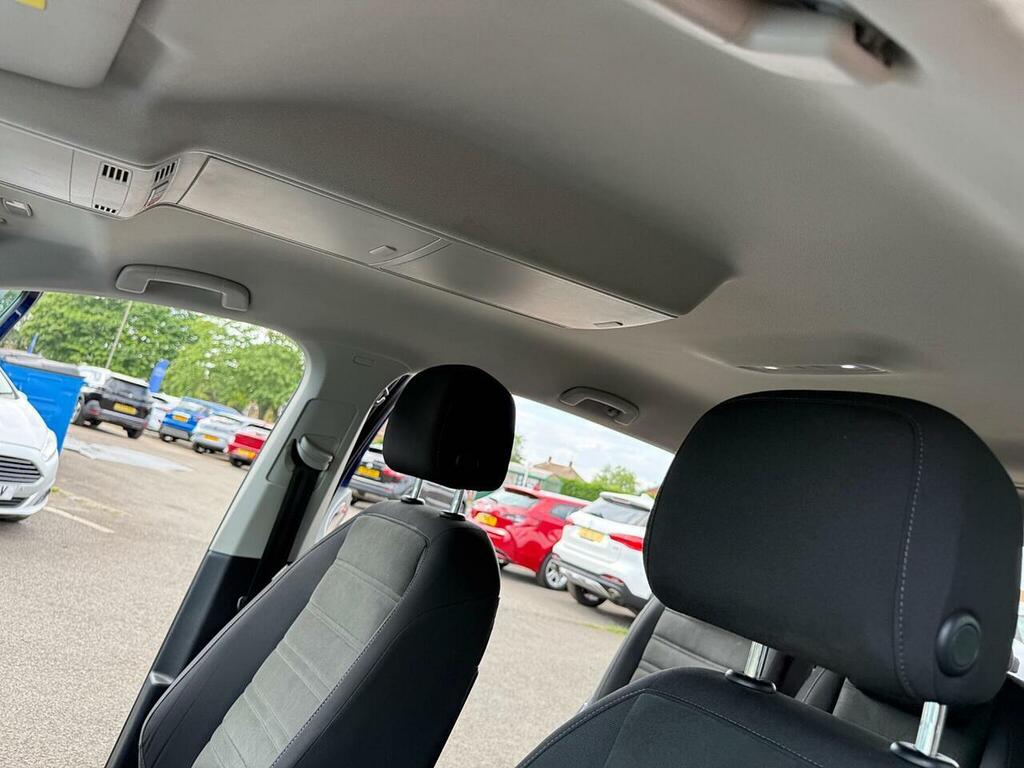 Volkswagen Touran Sel Black #38