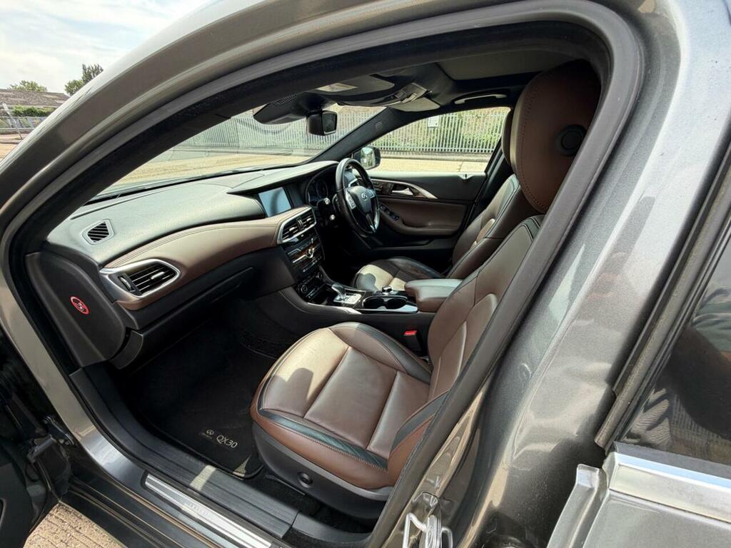 Infiniti QX30 2.2D Premium Tech Dct Black #46
