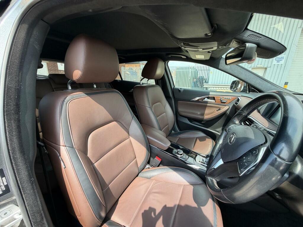 Infiniti QX30 2.2D Premium Tech Dct Black #42