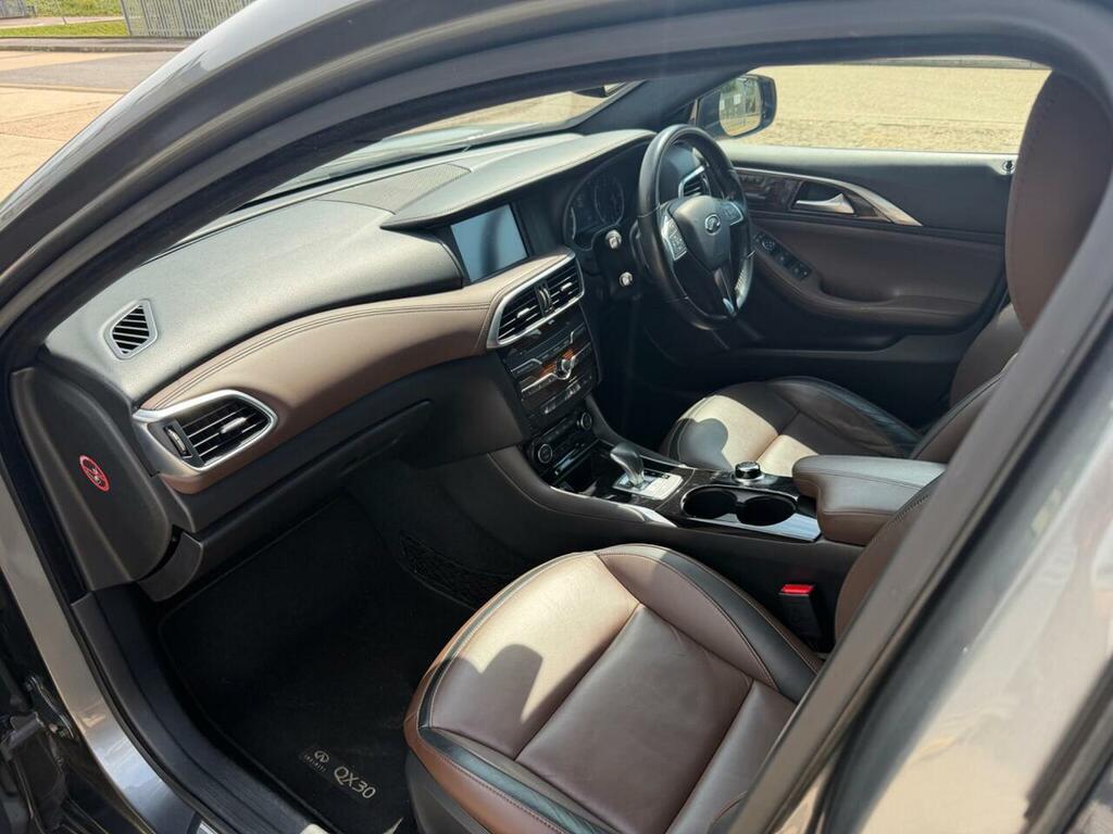 Infiniti QX30 2.2D Premium Tech Dct Black #39