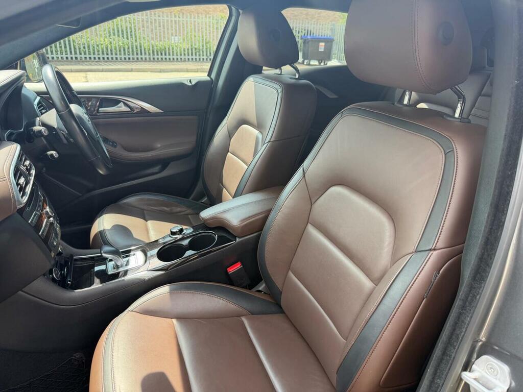 Infiniti QX30 2.2D Premium Tech Dct Black #38