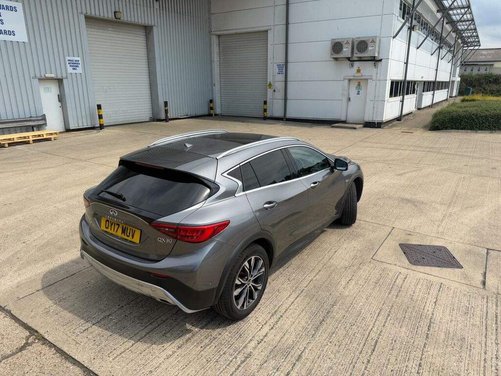 Infiniti QX30 2.2D Premium Tech Dct Black #16