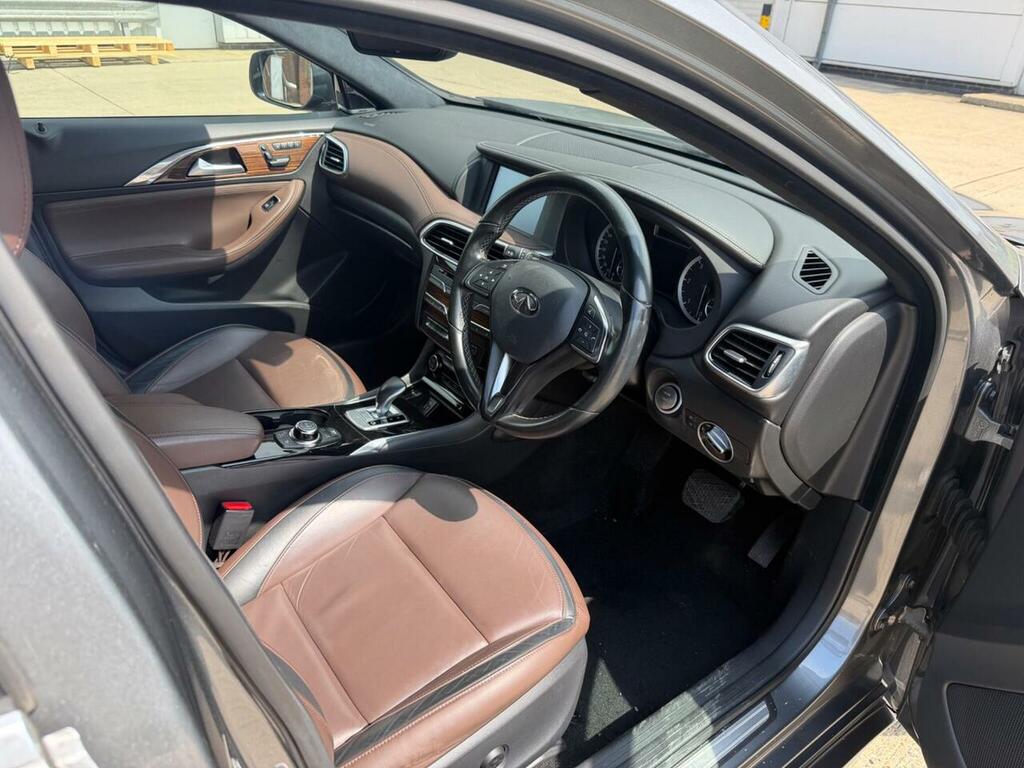 Infiniti QX30 2.2D Premium Tech Dct Black #44
