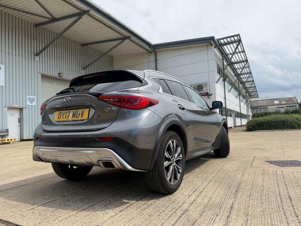 Infiniti QX30 2.2D Premium Tech Dct Black #17