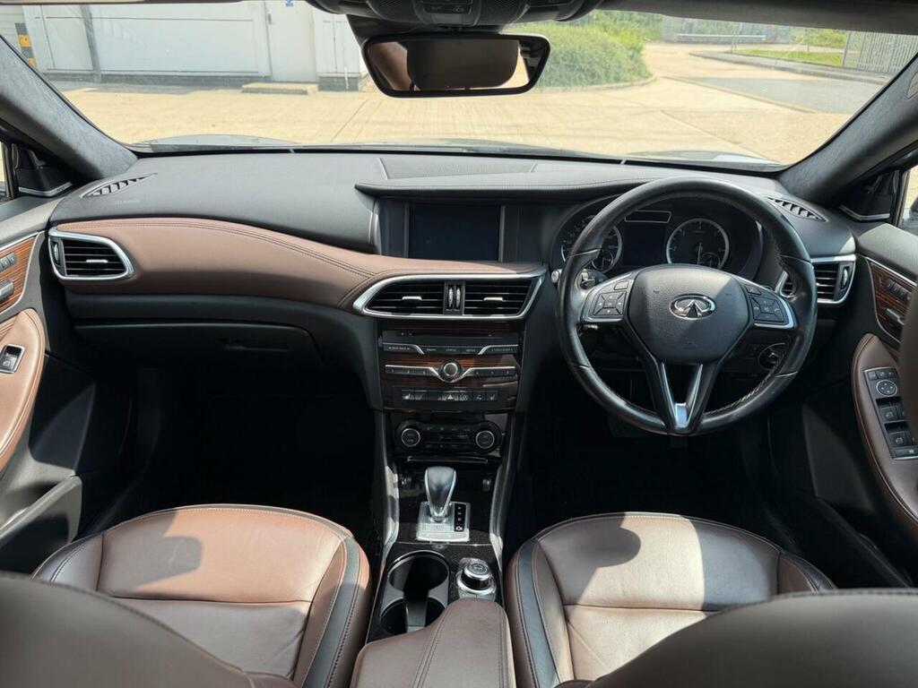 Infiniti QX30 2.2D Premium Tech Dct Black #57