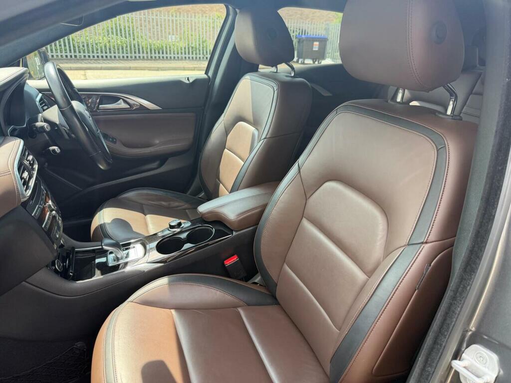 Infiniti QX30 2.2D Premium Tech Dct Black #19