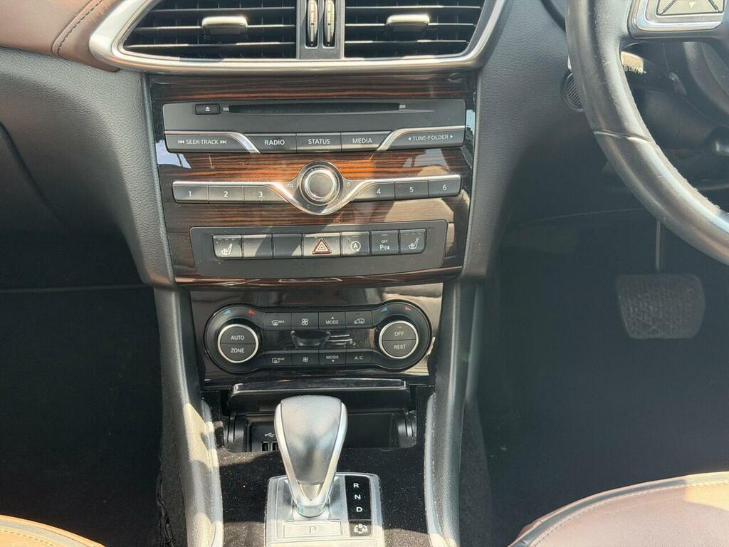 Infiniti QX30 2.2D Premium Tech Dct Black #35