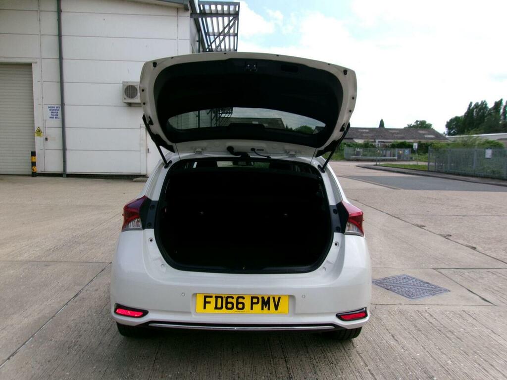 Toyota Auris 1.6 D-4d Design 110 Bhp Silver #47