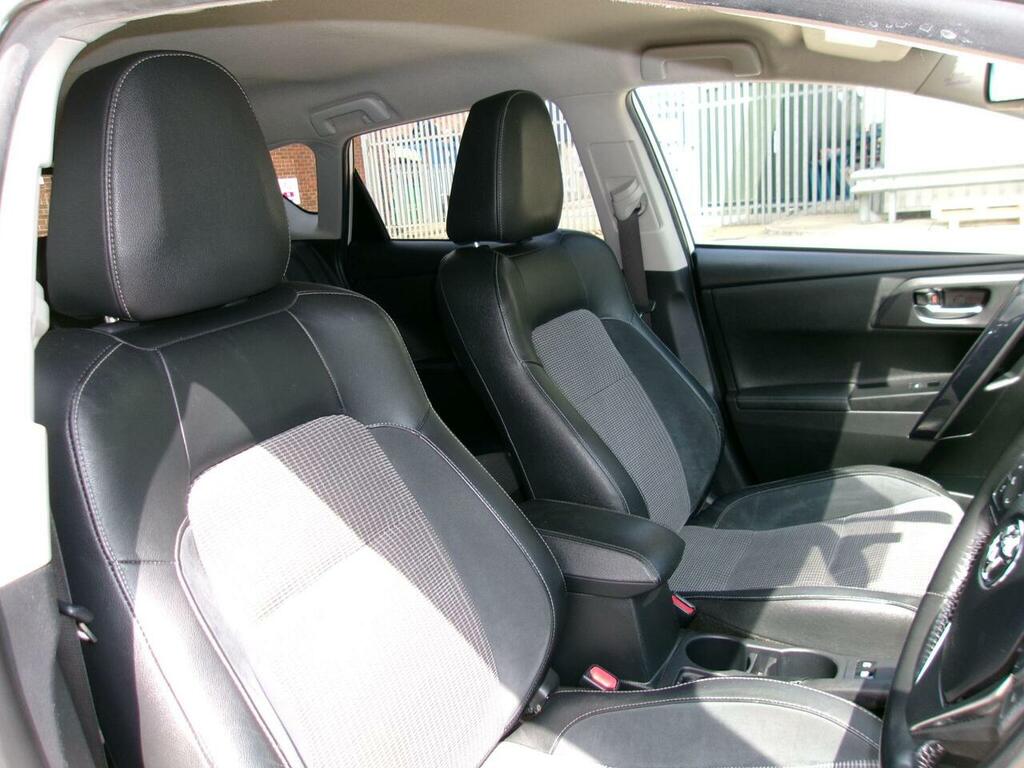Toyota Auris 1.6 D-4d Design 110 Bhp Silver #19