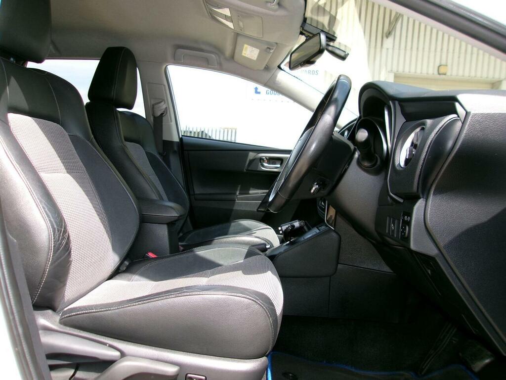 Toyota Auris 1.6 D-4d Design 110 Bhp Silver #18